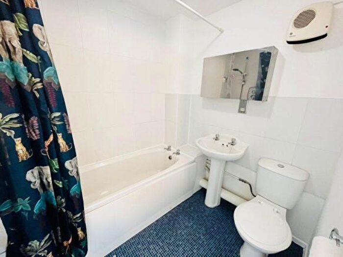 1 Bedroom Semi-Detached House To Rent In Thornford Drive, Swindon, SN5
