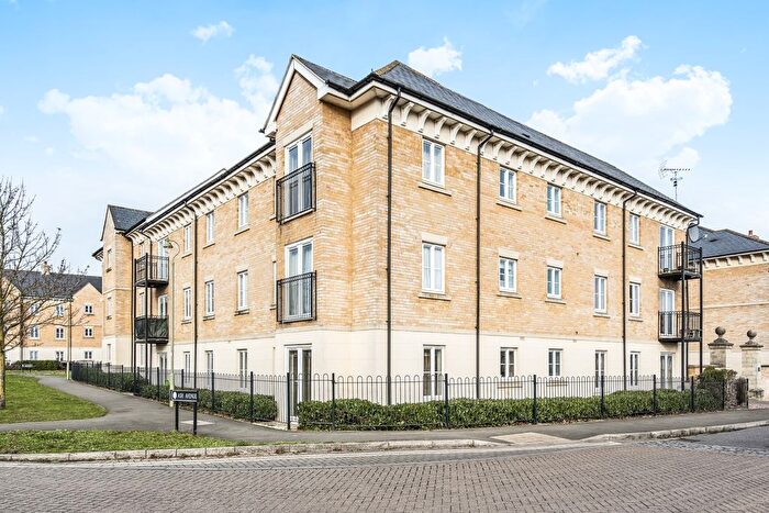 2 Bedroom Flat To Rent In Weavers Court, Carterton, Oxon, OX18