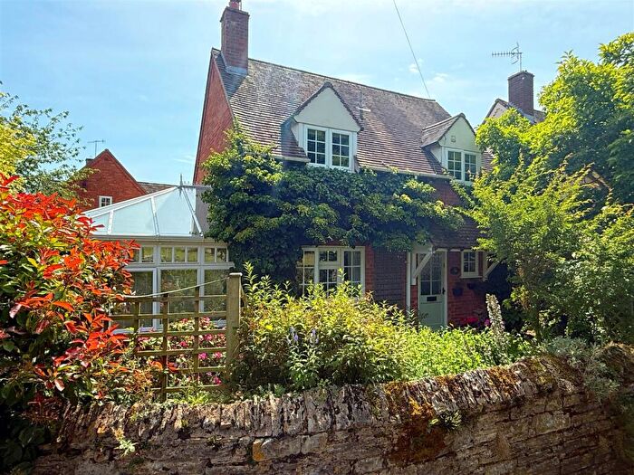 3 Bedroom Detached House For Sale In Mill Lane, Broom, Alcester, B50