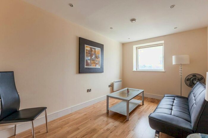 1 Bedroom Flat To Rent In Hare Marsh, Bethnal Green, London, E2