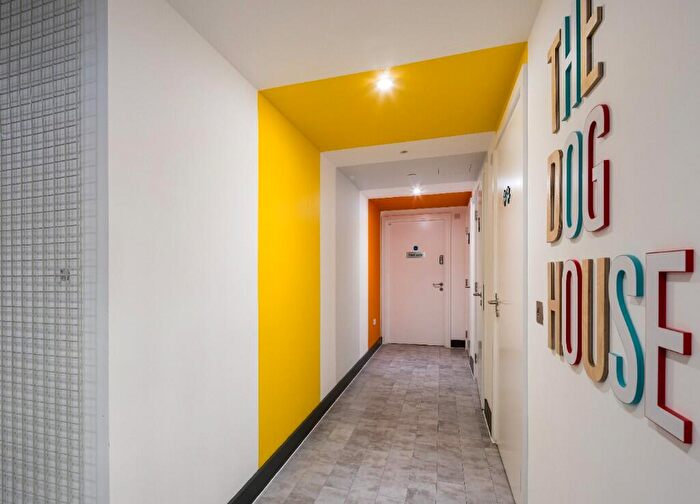 2 Bedroom Apartment To Rent In Silvertown Way, London, E16