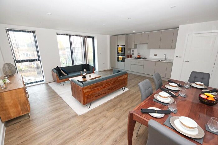 1 Bedroom Flat To Rent In Palmeira Avenue, Hove, East Sussex, BN3