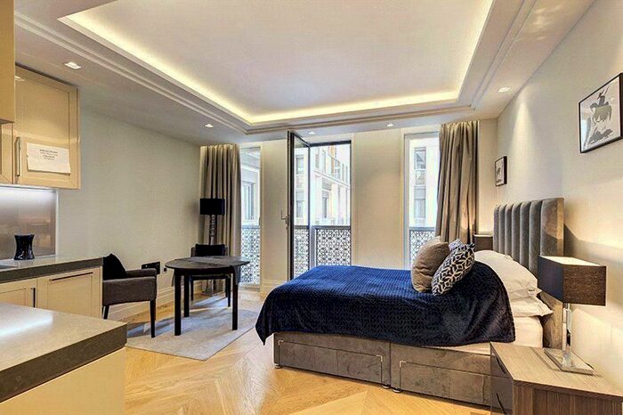 Studio To Rent In Strand, London, WC2R