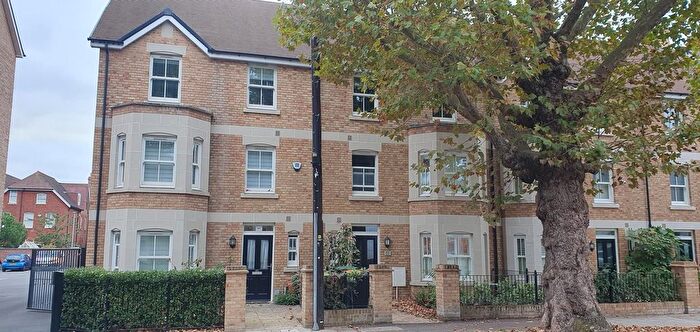 6 Bedroom Semi Detached House For Sale In Warwick Avenue, Bedford, MK40