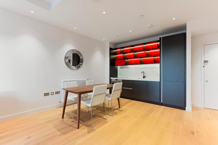 1 Bedroom Apartment For Sale In Modena House, London City Island, E14