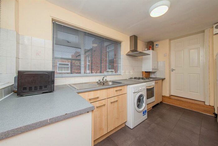 3 Bedroom Flat To Rent In Doncaster Road, Sandyford, Newcastle Upon Tyne, NE2