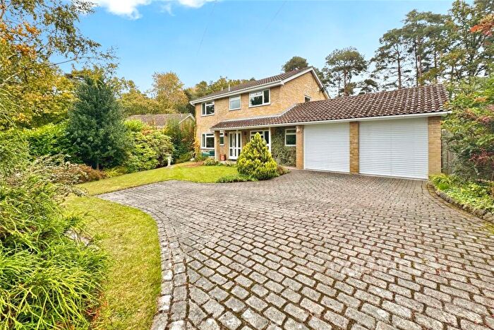 4 Bedroom Detached House For Sale In Robin Lane, Sandhurst, GU47