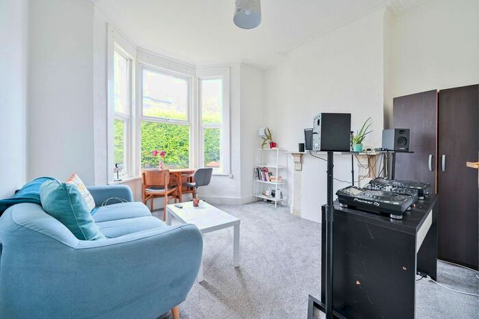 2 Bedroom Flat To Rent In Dundalk Road, Brockley, London, SE4