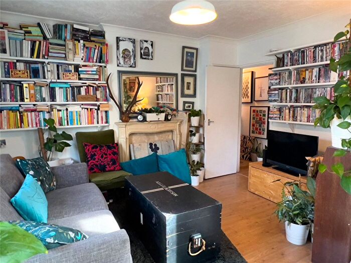 2 Bedroom Flat To Rent In Essex Grove, London, SE19