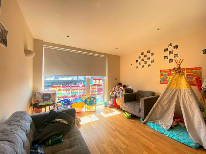 2 Bedroom Apartment To Rent In Burgess Springs, City Park West, Chelmsford City Centre, CM1