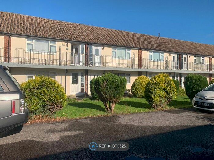 1 Bedroom Flat To Rent In Spanish Court, Burgess Hill, RH15