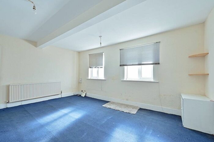 1 Bedroom Flat To Rent In Vicarage Road, Watford, WD18