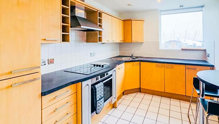 3 Bedroom Flat To Rent In Switch House, Canary Wharf, London, E14