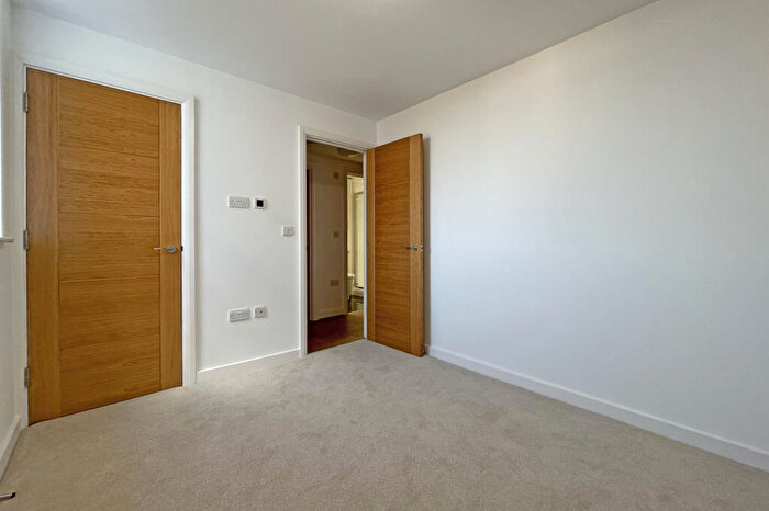 1 Bedroom Flat For Sale In East Street, Epsom, KT17