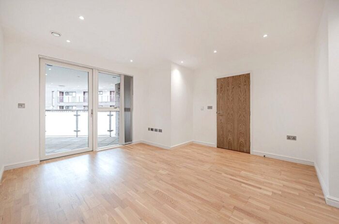2 Bedroom Flat To Rent In Tabernacle Gardens, London, E2
