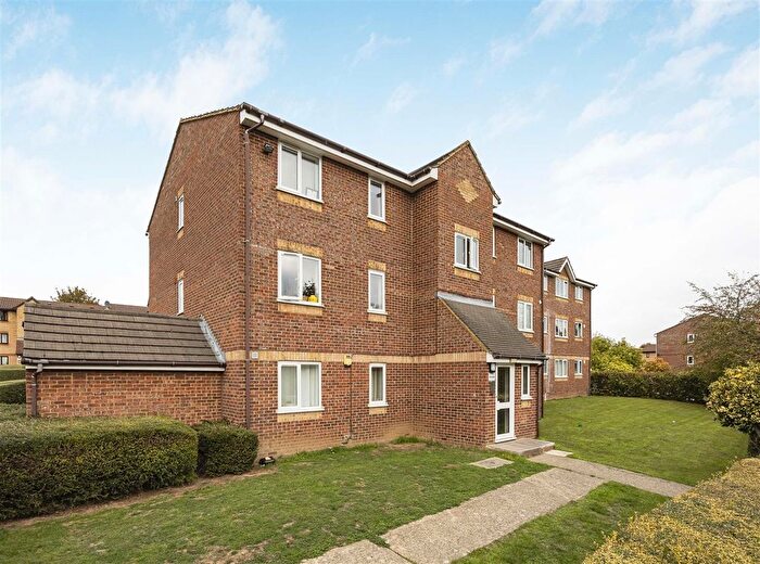 2 Bedroom Flat For Sale In Lowestoft Drive, Cippenham, SL1