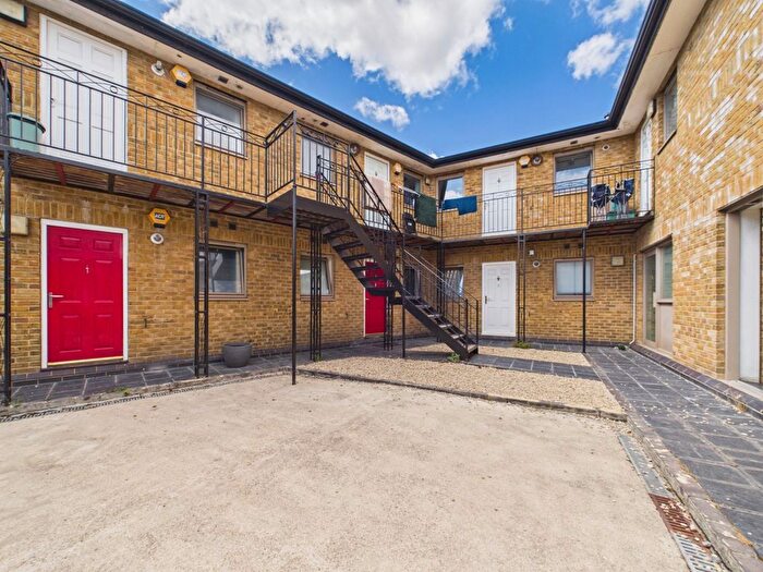 2 Bedroom Flat To Rent In Richwood House, Trinity School Lane, Cheltenham, GL52
