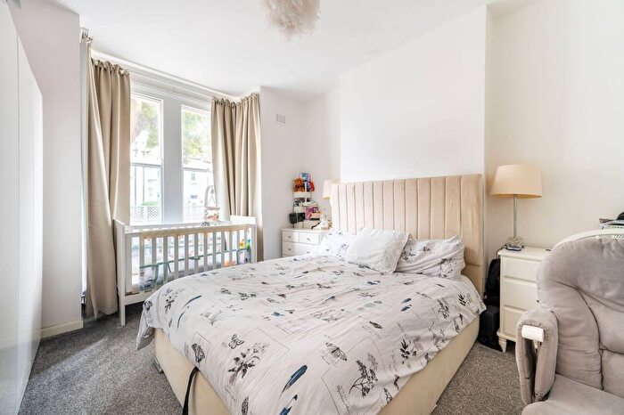 2 Bedroom Flat To Rent In Willesden Green, Harlesden, London, NW10