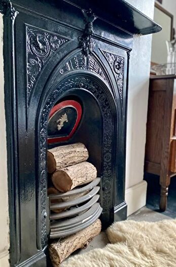 2 Bedroom Riad For Sale In Christchurch Road, Ringwood, BH24