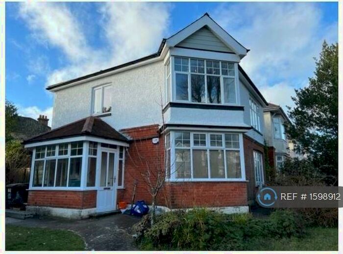 2 Bedroom Flat To Rent In Charminster Avenue, Bournemouth, BH9