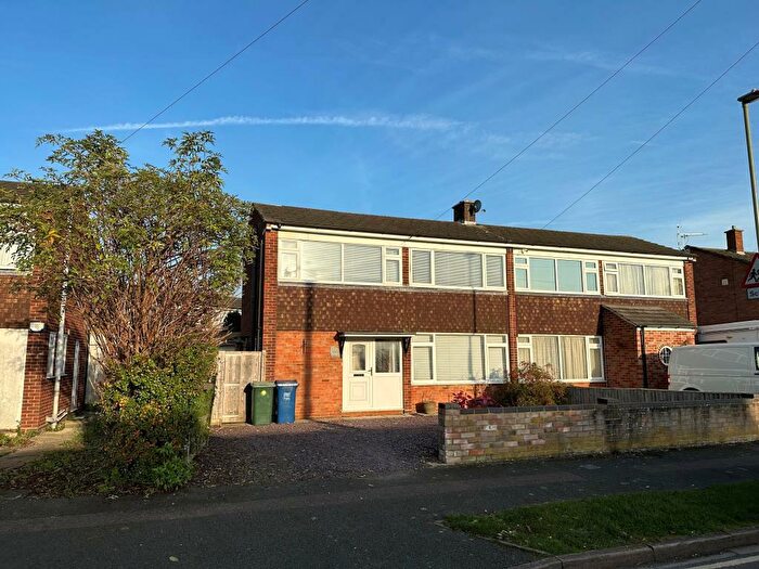 3 Bedroom Semi-Detached House To Rent In Maple Road, Bicester, OX26