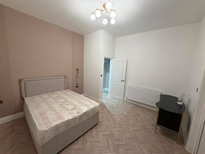 2 Bedroom Flat To Rent In Goldsmith Avenue, Acton, Ealing, W3