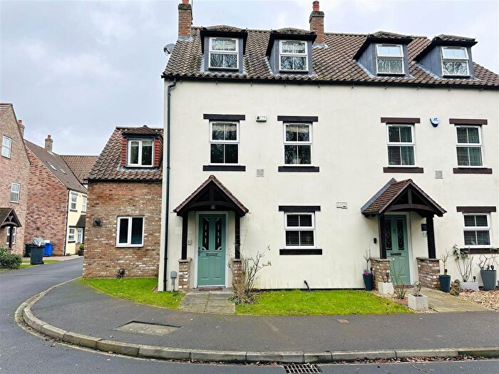 4 Bedroom Town House For Sale In Stable Road, Barlow, Selby, YO8