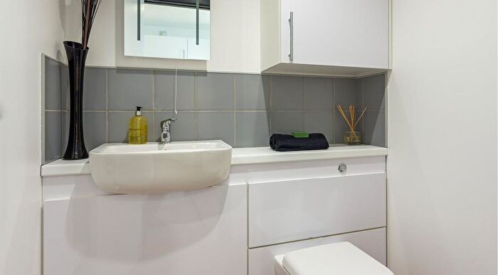 Studio To Rent In Portswood Road, Southampton, SO17