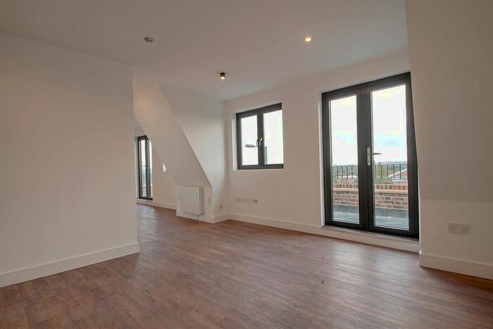 2 Bedroom Flat To Rent In The Broadway, Greenford, UB6