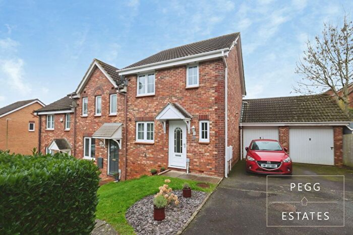 3 Bedroom End Terrace House For Sale In Shearwater Drive, Torquay, TQ2