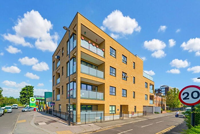 2 Bedroom Flat For Sale In Mitcham Road, Croydon, CR0