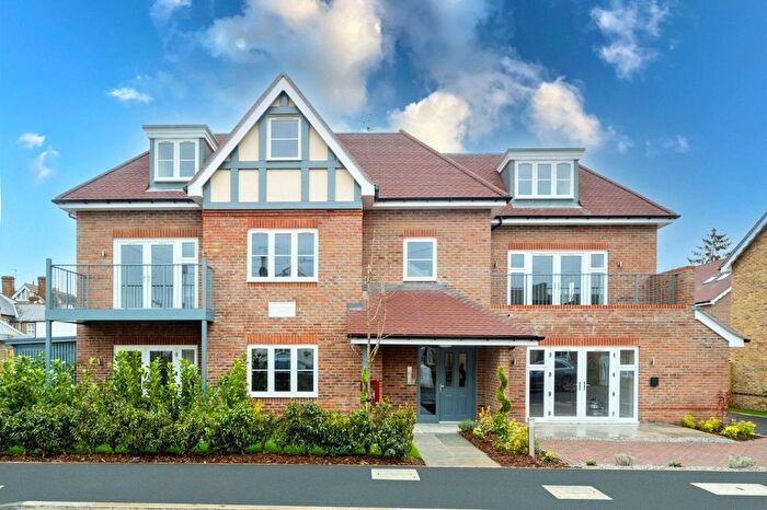2 Bedroom Flat For Sale In Langley Road, Staines-Upon-Thames, Surrey, TW18