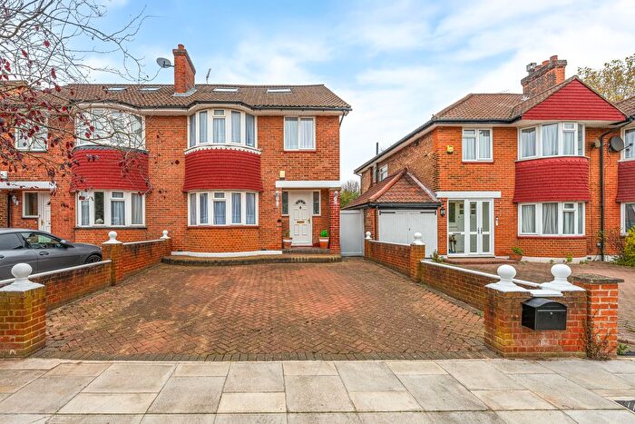 5 Bedroom Semi-Detached House For Sale In Vyner Road London, Acton, W3