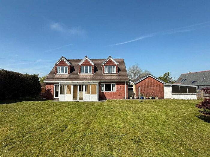 3 Bedroom Detached Bungalow For Sale In Parklands Road, Ammanford, SA18
