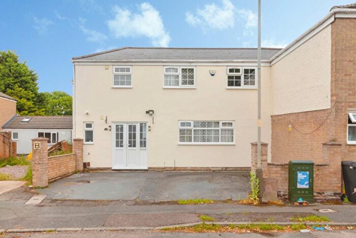 8 Bedroom Semi-Detached House For Sale In Rushey Close, Leicester, LE4