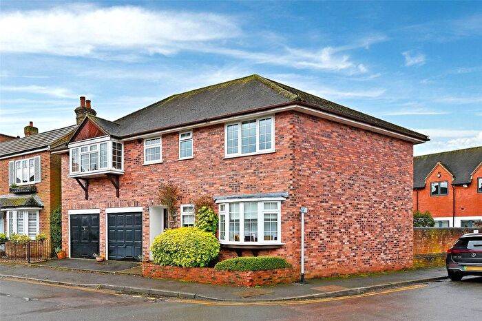 1 Bedroom Flat For Sale In Horseshoe Crescent, Beaconsfield, Buckinghamshire, HP9