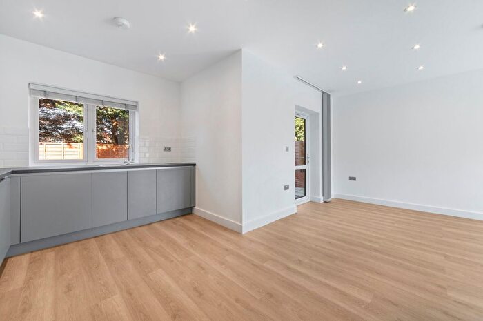 2 Bedroom Semi-Detached House To Rent In Highbanks Close, Welling, DA16