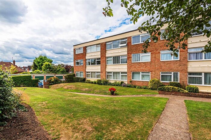 2 Bedroom Maisonette For Sale In Windfield, Leatherhead, KT22