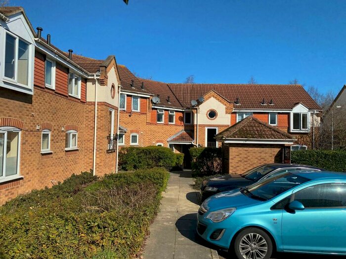 2 Bedroom Flat To Rent In Caravel Close, Chafford Hundred, RM16