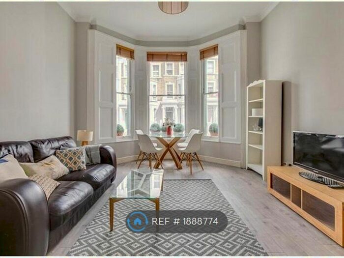2 Bedroom Flat To Rent In Westbourne Park Road, London, W11