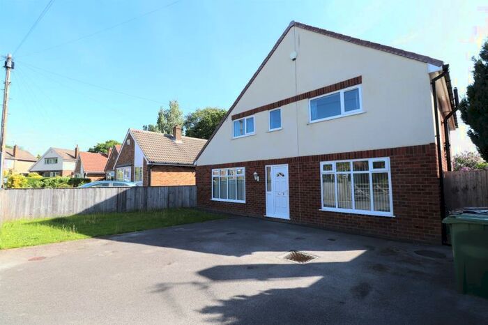 5 Bedroom Detached House To Rent In Woodhall Croft, Pudsey, LS28