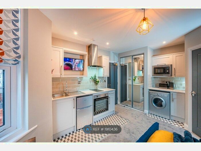 9 Bedroom Terraced House To Rent In Victoria Road, Swindon, SN1