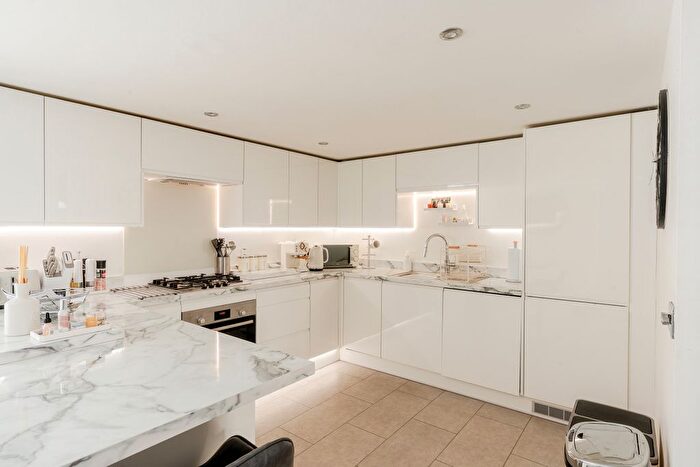 2 Bedroom Flat For Sale In Pond Head Court, Eirene Terrace, Bristol, BS20