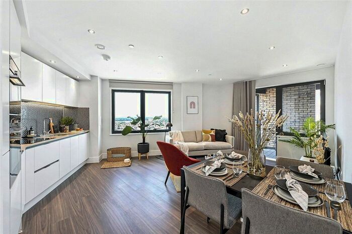 2 Bedroom Flat To Rent In Uncle Southall, Merrick Road, Southall, UB2