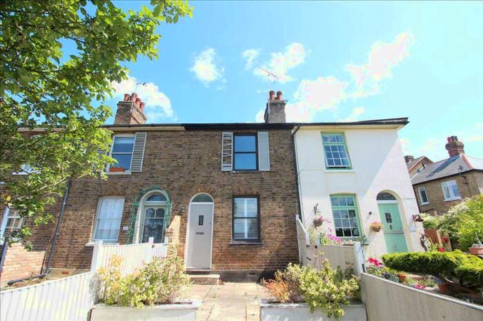 2 Bedroom Terraced House To Rent In Leigh On Sea, SS9