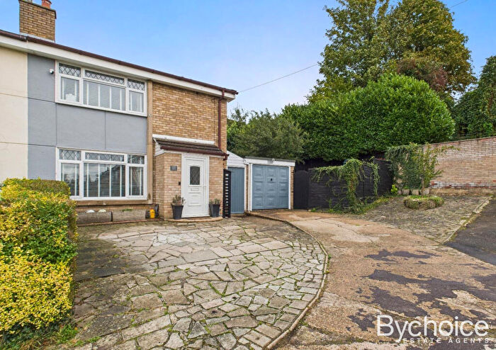 3 Bedroom Semi-Detached House For Sale In Yeoman Way, Hadleigh, IP7
