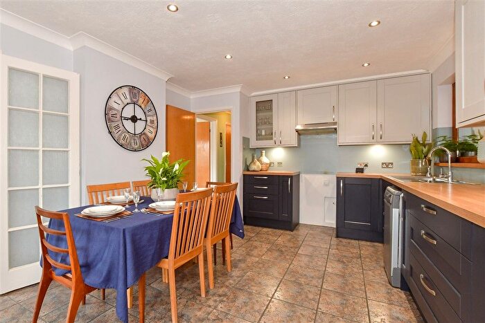 4 Bedroom Detached Bungalow For Sale In Knights Meadow, Uckfield, East Sussex, TN22
