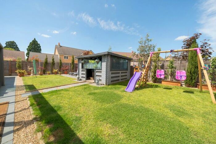 5 Bedroom Detached House For Sale In Faraday Corner, Shefford, SG17