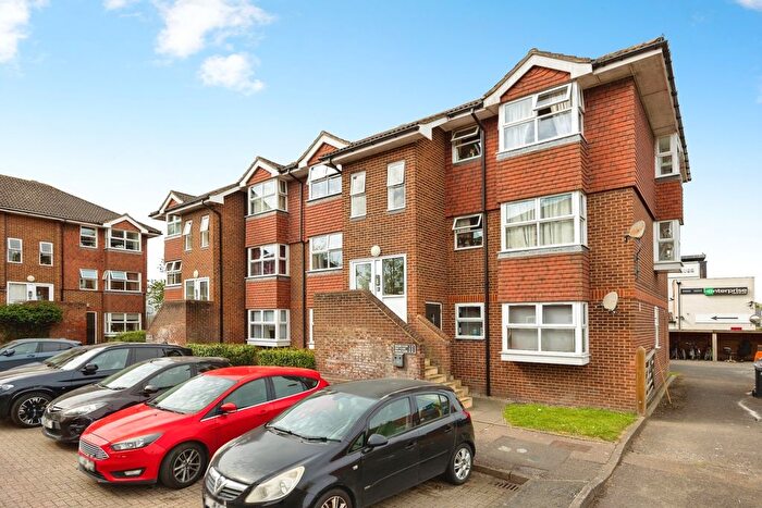 2 Bedroom Flat For Sale In Josephs Road, Guildford, Surrey, GU1