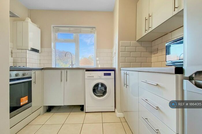 2 Bedroom Flat To Rent In Grove Park, London, SE12